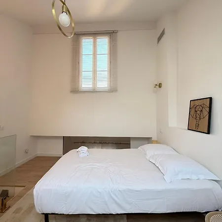 2 Au Bord De Entierement Climatise Avec Parking شقة *
